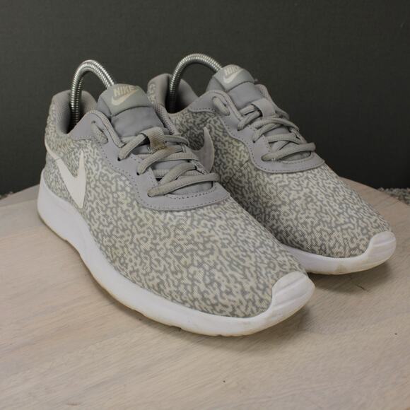Nike Tanjun Shoes Womens 8 Gray White Running Sneakers - Picture 2 of 10